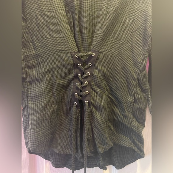 Color Thread Shirt - Picture 2 of 5